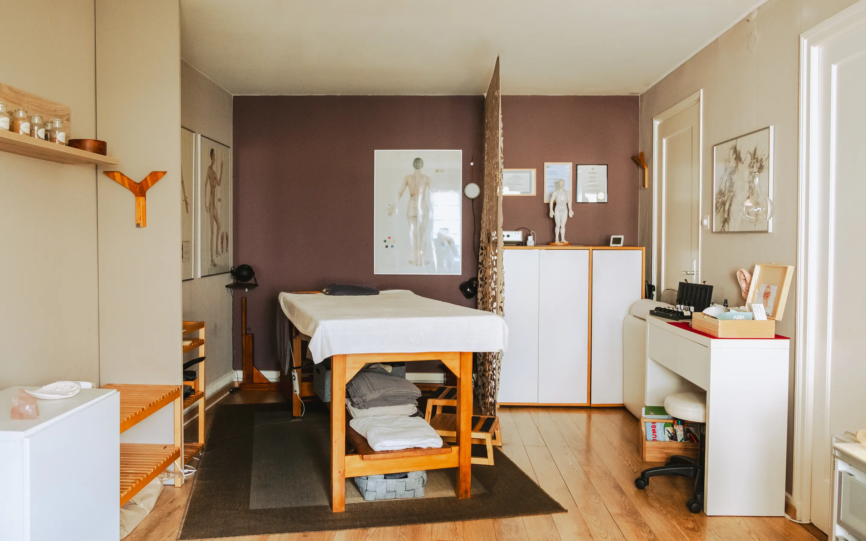 Treatment room equipped for therapies